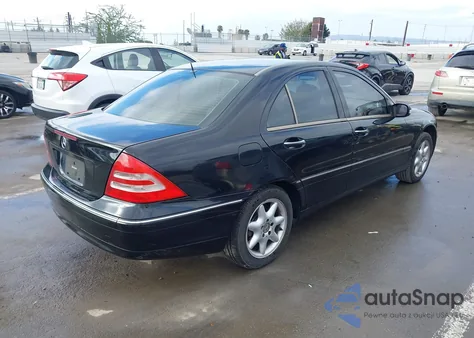 2002 Mercedes-Benz C 320 z USA, uszkodzony, nr VIN WDBRF64J62F193197